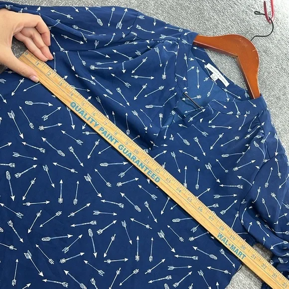 NWT Crescent & Willough 3/4 Long Sleeve Blouse Shirt Blue Arrows Womens L - Picture 9 of 10